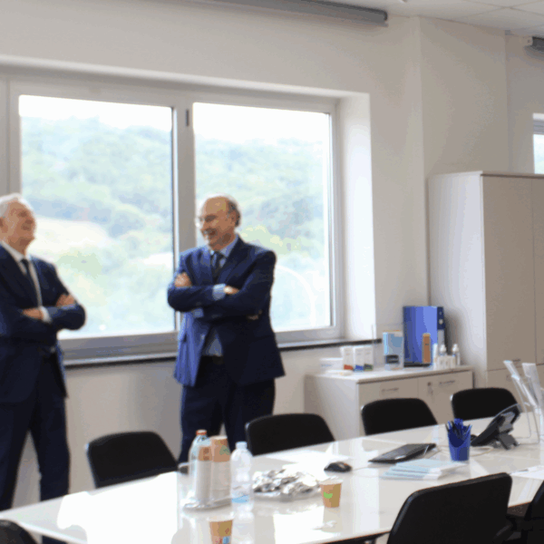 Dirigenti Tecnobios in riunione nella sede di Apollosa, polo di innovazione scientifica e tecnologica Dirigenti Tecnobios in riunione nella sede di Apollosa, polo di innovazione scientifica e tecnologica
